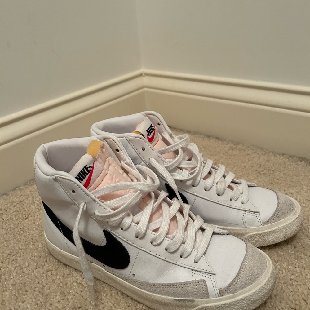 Nike White and Black High-Tops